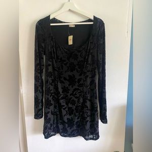 Black body con dress with beautiful sheer & lace sleeves with scoop neckline!